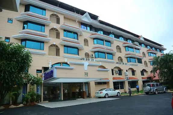 ഹോട്ടലുകളും റിസോർട്ടുകളും