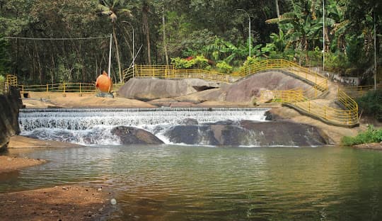 മനോഹരമായ തടാകങ്ങളും സൂര്യാസ്തമയങ്ങളും